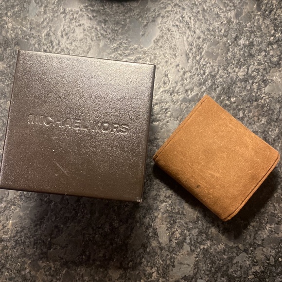 Michael Kors Runway Pink Dial Ladies Watch - Picture 5 of 9